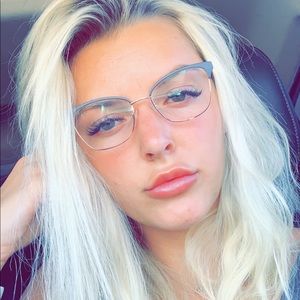 Meet your Posher, Madi